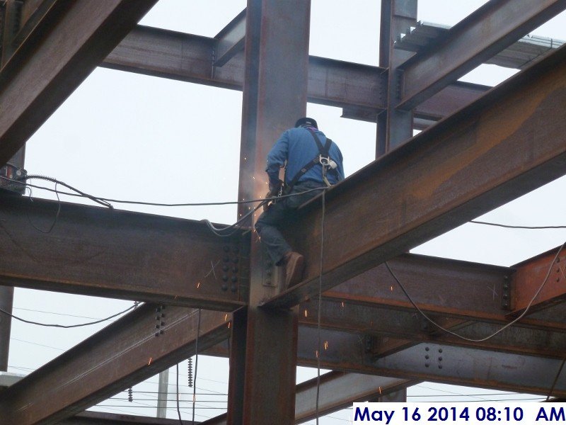 Welding the Columns at Derrick -1 Facing South-West (800x600)